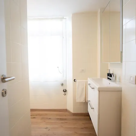 Apartment Ponente - Balcony, Free Parking,close To